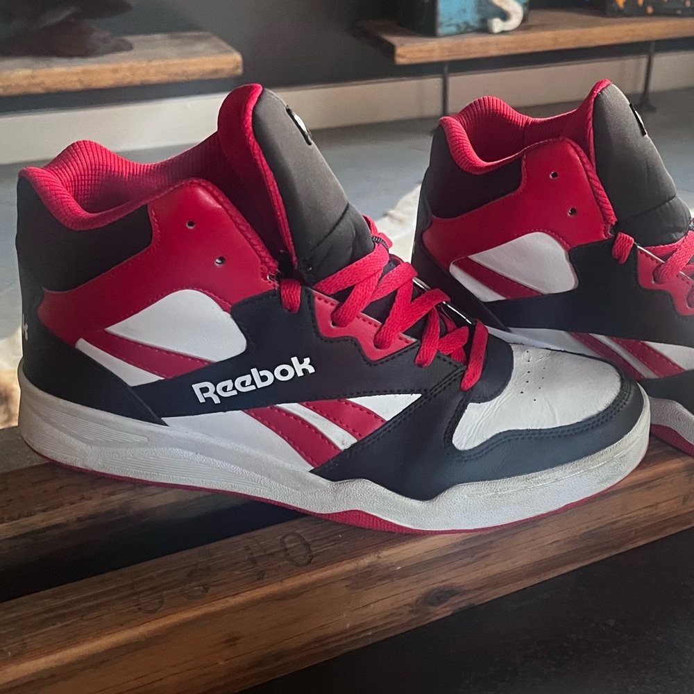 Like new Reebok high tops M size 10